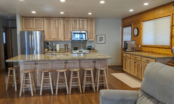 Christopher Creek Cabina | Paradise Cabin in the Pines Comfortable Patios and porch swing Watch kids play
