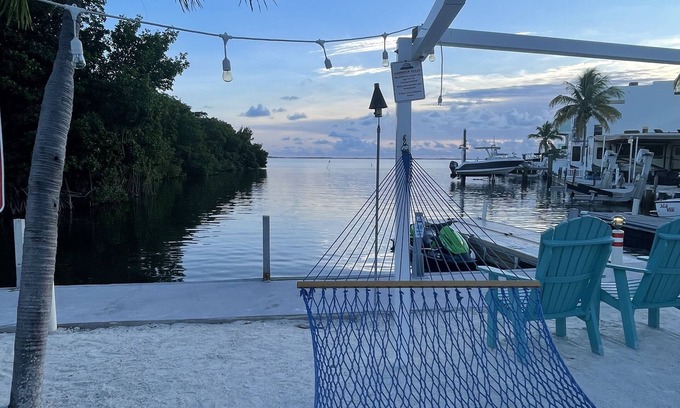 Key Largo Alquiler De RV | Paradise Casa Bayfront sunsets, pool, Private dock, Glamping