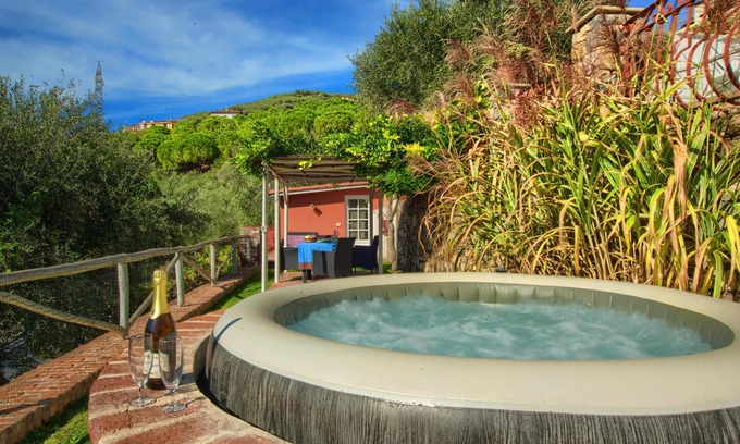 Diano San Pietro Cabaña | Esquina del paraíso con jacuzzi privado climatizado, jardín, wifi y espacio de estacionamiento