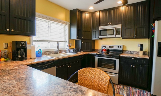 Monticello Cabaña | Paradise Cove Lakeside Cottages