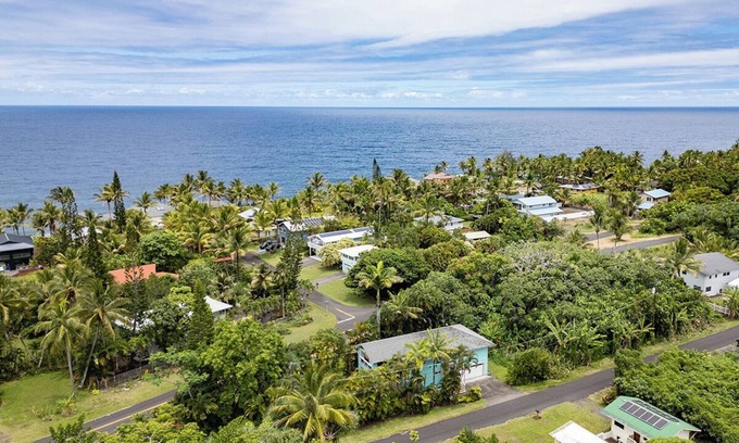 Kapoho Casa | Paradise found! 3 bedroom home with large lanai, AC and 2 blocks from the ocean