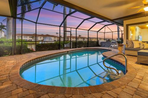 Caloosahatchee Casa | Paradise Found! Direct Gulf Access, Kayaks, Heated Pool, Hot Tub - Sky Palms Villa - Roelens