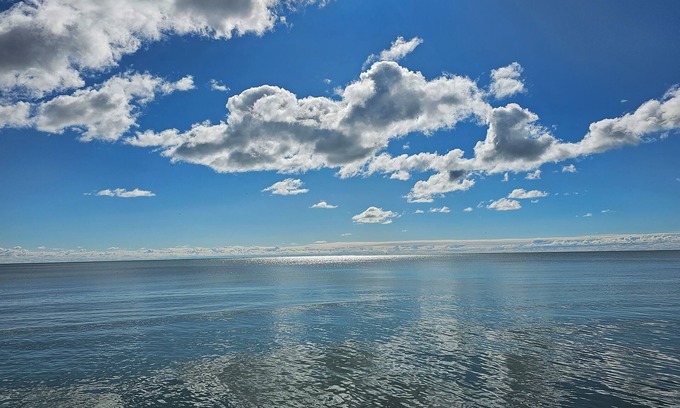 Michigan Casa | Paradise found in this charming 2-bedroom house on Lake Erie Waterfront