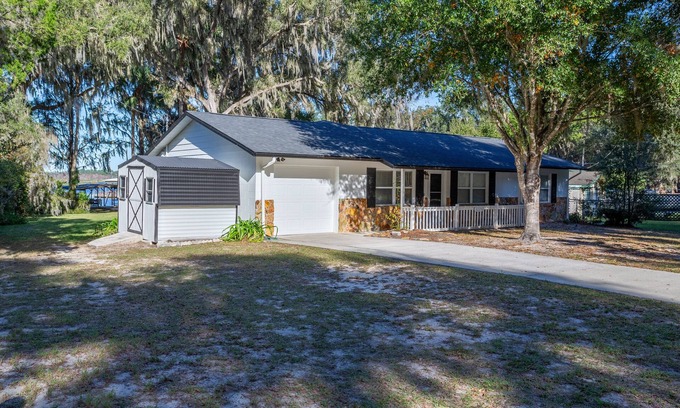 Citrus Springs Casa | Paradise Found - On Lake Rousseau-