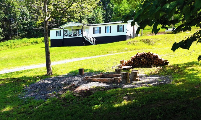 Victor Casa | “Paradise Hill” A Charming 3-bedroom house in the country.