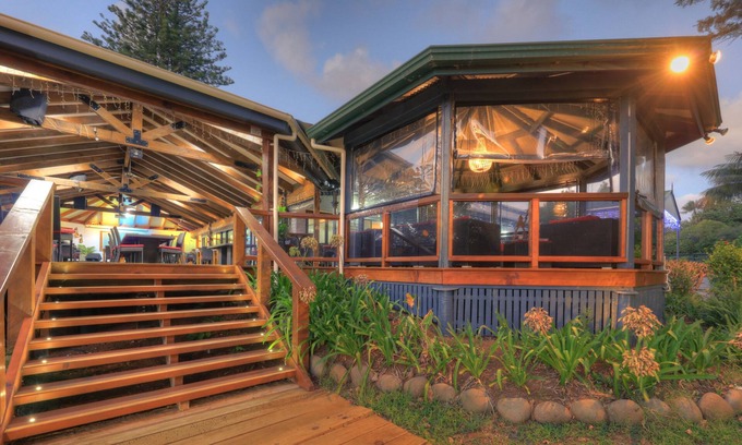 Burnt Pine Hotel | Paradise Hotel And Resort