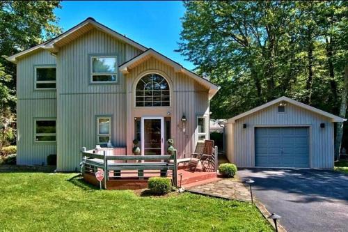 Pocono Summit Casa | Paradise in heart of Poconos FaSt InTeRnEt Close to All Attractions