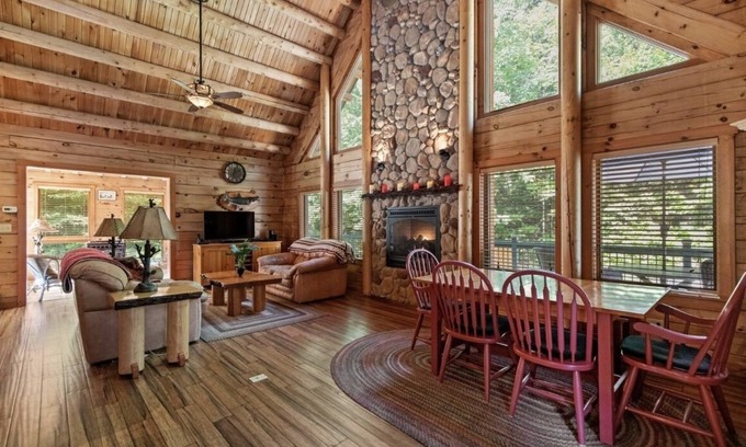 Naples Casa | Paradise in the Lakes Region