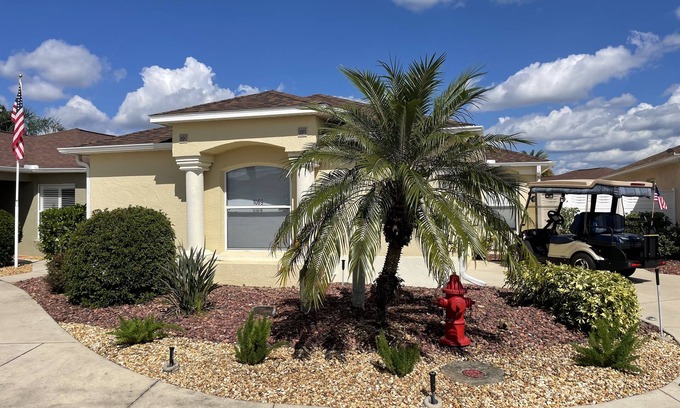 Bonita Villa | Paradise in The Villages!! Includes 4-seat Golf cart