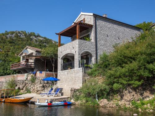 Karuc Casa | "Paradise Lake House" at National Park Skadar Lake