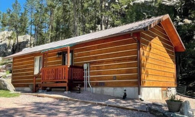 Custer Cabina | Paradise Land Cabin B