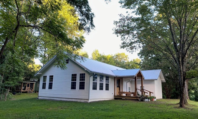 Signal Mountain Casa | Paradise Meadows Farmhouse- New, luxurious, Scandinavian styled home on 2 acres.