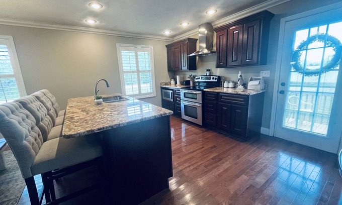 Stanton Otro | Paradise on Pecks Creek - w/Hot tub & Firepit! Minutes from RED RIVER Gorge