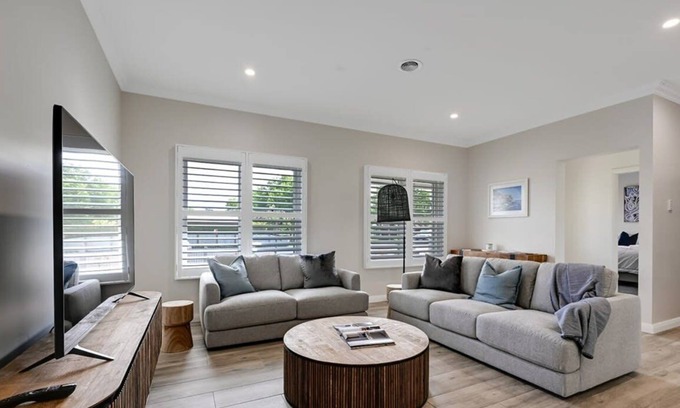 Orange Casa | Paradise on Prince - Sleek & Stylish, Pets Allowed