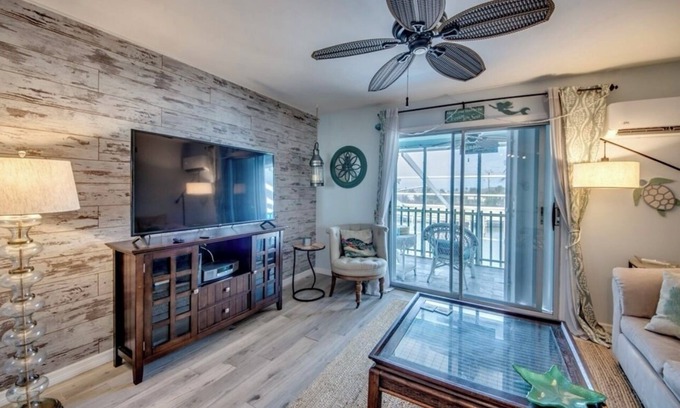 Saint James City Condominio | Paradise on the water w/ a pool & great fishing!