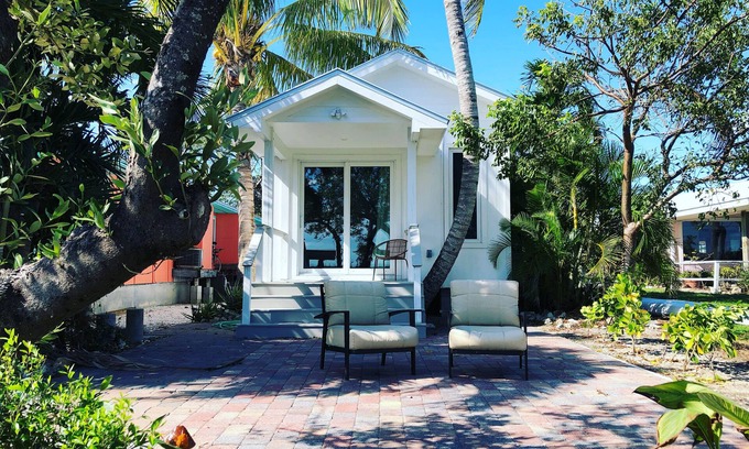 Naples Cabaña | Paradise on the Bay