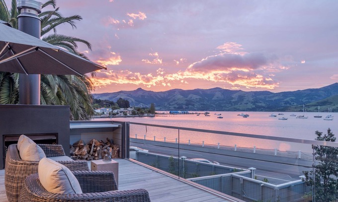 Akaroa Cabaña | PARADISE PALMS - AKAROA HOLIDAY APARTMENT, romantic in Akaroa