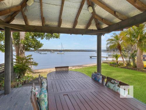 Mannering Park Casa | Paradise Palms