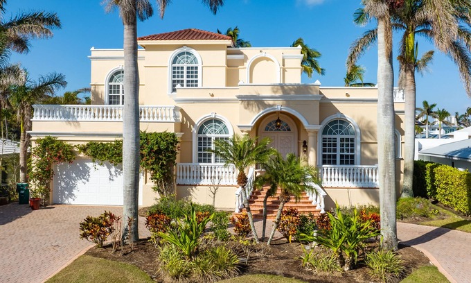Connors Casa | Waterfront Grand Two Story Home, a poca distancia de la playa de Vanderbilt