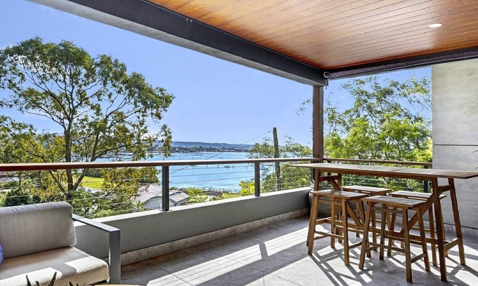 Blackwall Casa | Paradise Palms Waterviews