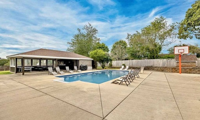 Mooresville Casa | Moores · Paradise Pavilion: Grill, Picnic & Play by Pool !