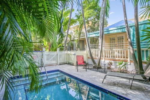 The Meadows Casa | Paradise Place by AvantStay Key West Old Town Condo w Shared Pool