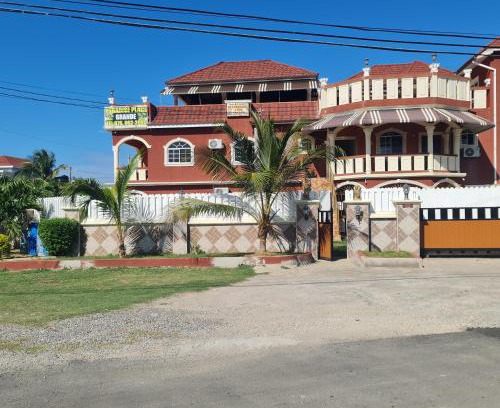 Discovery Bay Villa | Paradise Place Grande King