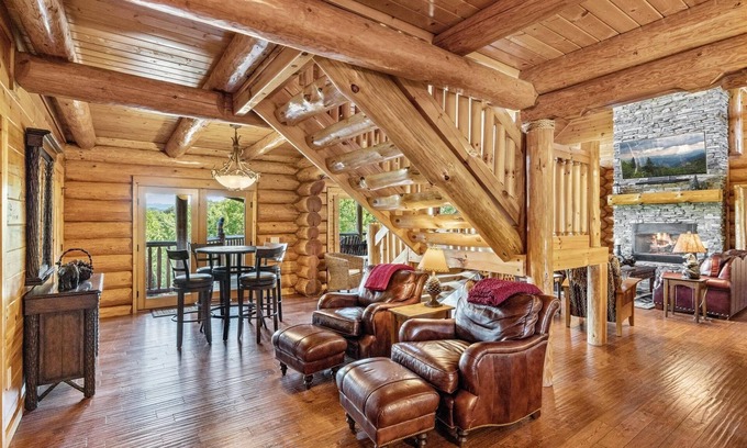 Gatlinburg - Pigeon Forge Cabina | Paradise Point 4 Bedroom Cabin by RedAwning