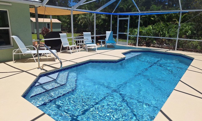 Vero Beach Casa | Hermosa y relajante piscina climatizada casa 3/2