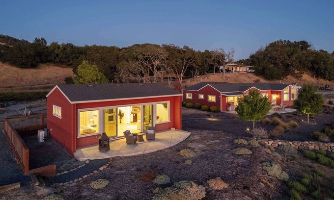 Santa Rosa Casa | Paradise Ridge Vineyard Retreat - Hot Tub & Views