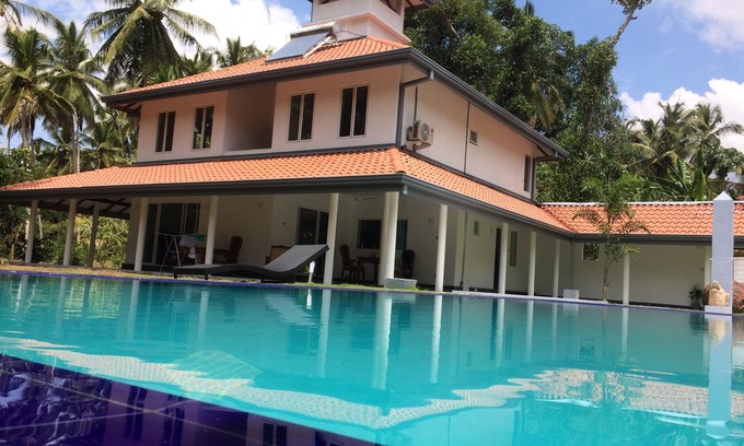 Andiambalama Casa | paraíso para quedarse con un jardín de 12000 m2 con piscina en la villa del aeropuerto de anuhas