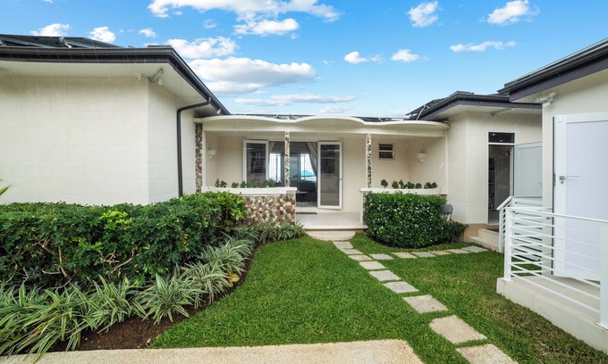 Fitts Village Villa | Paradise Villa