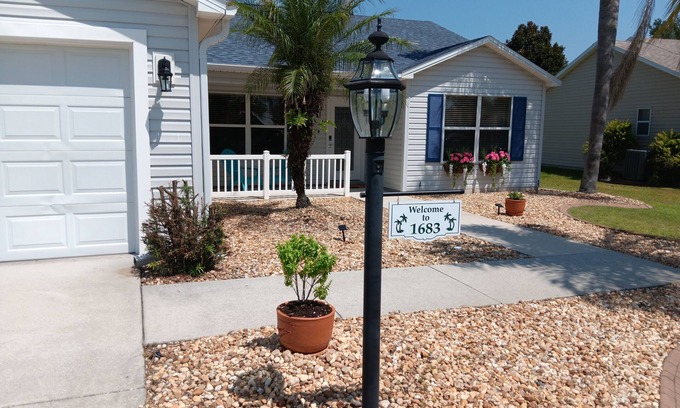 Duval Casa | Paradise Village home in perfect golfing and recreation center location.
