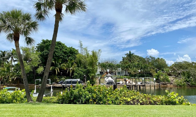 Florida North Atlantic Coast Condominio | Paradise Waterfront! Feel at home away from home!