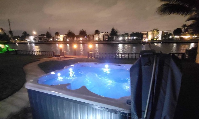 Imperial Point Casa | Casa Amplia y privada frente al intercoastal, BBQ, Pisicina caliente, jacuzzi