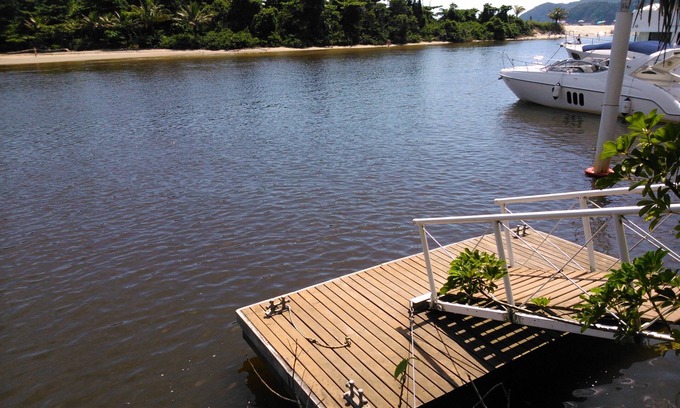 Barra do Una Casa | Paradisiac House in Barra do Una, in front of the beach, with access to boats.