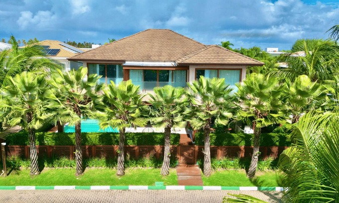 Itacimirim Casa | Paraíso Mansion Luxury, Comfort and Exclusivity 300 meters from the Beach in Guarajuba