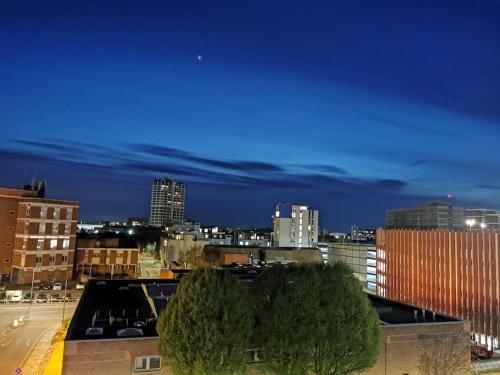 Swindon Apartamento | Paramount city view