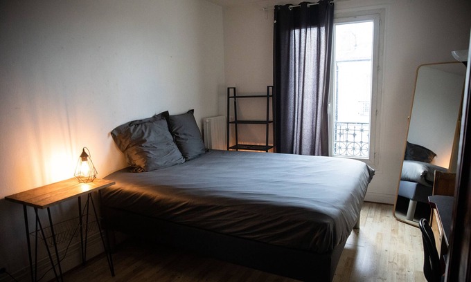 Les Puces de Saint-Ouen Apartamento | Paris Flea Market Comfy Flat