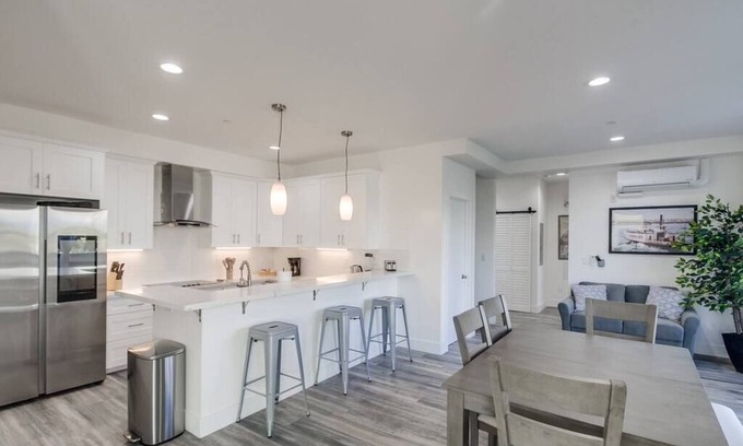 University Heights Apartamento | Park Blvd 304 / Contemporary / Newly Built / Cozy