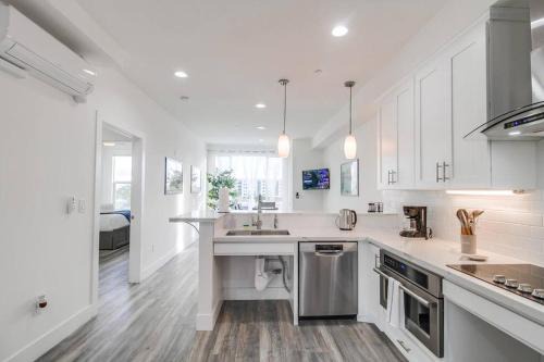 University Heights Apartamento | Park Blvd Paradise 303 - King Bed with a Private Spa