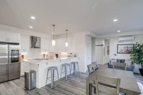 University Heights Apartamento | Park Blvd Paradise 304 - New Construction with King Bed