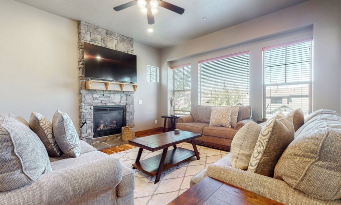 Snowbird Casa | Park City Adjacent - Jordanelle Retreat: 4 bed 3.5 bath townhome sleeps 13