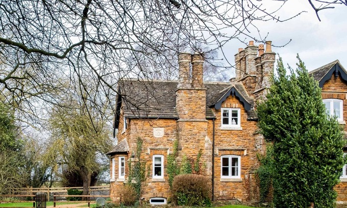 Glaston Casa | Park Cottage Summary: