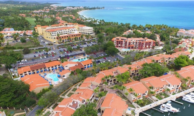 Candelero Abajo Condominio | Park Royal Club Cala 1BR Modern Condo
