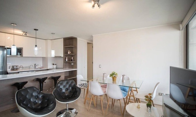 Vitacura Apartamento | Parque y Shopping: Elegante 2D 6pers Las Condes