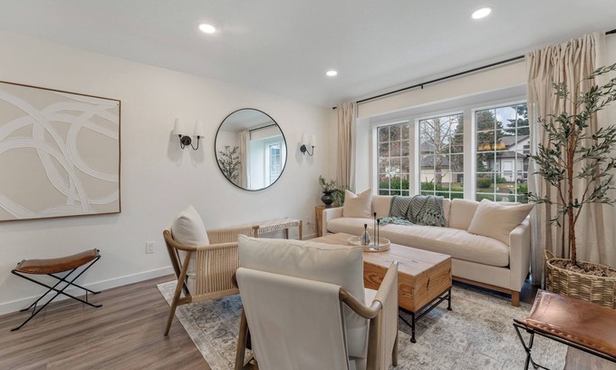 Vancouver Casa | PARK VIEW! 4Bed/2.5bath Vancouver Park Home with a Direct Backyard Park Access