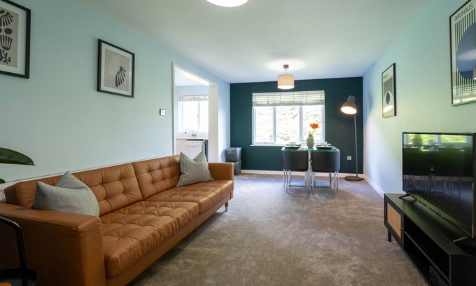 Salfords Apartamento | De Lujo-Vista al Jardín-Apartamento-Baño con ducha-2 bed 1 bath apartment
