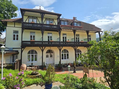 Bad Salzig Apartamento | PARK VILLA zentral am Mittelrhein Zimmer&Apartments Self check in Aparthotel