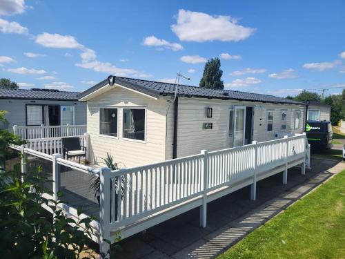 Skegness Apartamento | Parkdean Southview Vintage 33 8 Berth 3 Bed Caravan Glassed Front Veranda On Site Pool